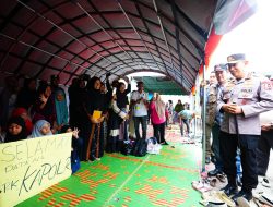 Tinjau Pengungsian di Aceh Tengah, Kapolri Tekankan Percepatan Perbaikan Akses hingga Distribusi Bantuan