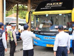 Polres Gresik Gandeng Dishub Gelar Ramcheck Armada Bus Jelang Nataru