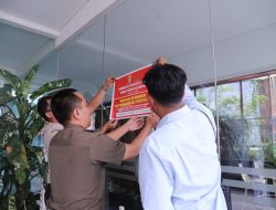 Tunggak Pajak Hingga Miliaran, Bapenda Jember Segel Tiga Pelaku Usaha