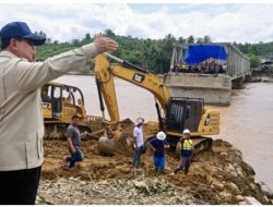 Percepatan Pemulihan Akses, Presiden Prabowo Tinjau Pengerjaan Jembatan Bailey Teupin Mane di Bireuen