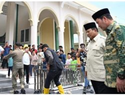 Presiden Prabowo Salat Jumat Bersama Pengungsi di Masjid Besar Al-Abrar Takengon