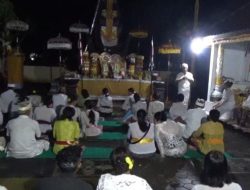 Umat Hindu Jember Rayakan Piodalan di Pura Wira Satya Dharma Yonif 509/BY Kostrad