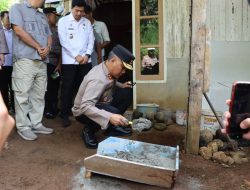 Kapolda Bengkulu Lakukan Kunjungan Kerja ke Bengkulu Utara, Letakkan Batu Pertama Program Bedah Rumah ke-70